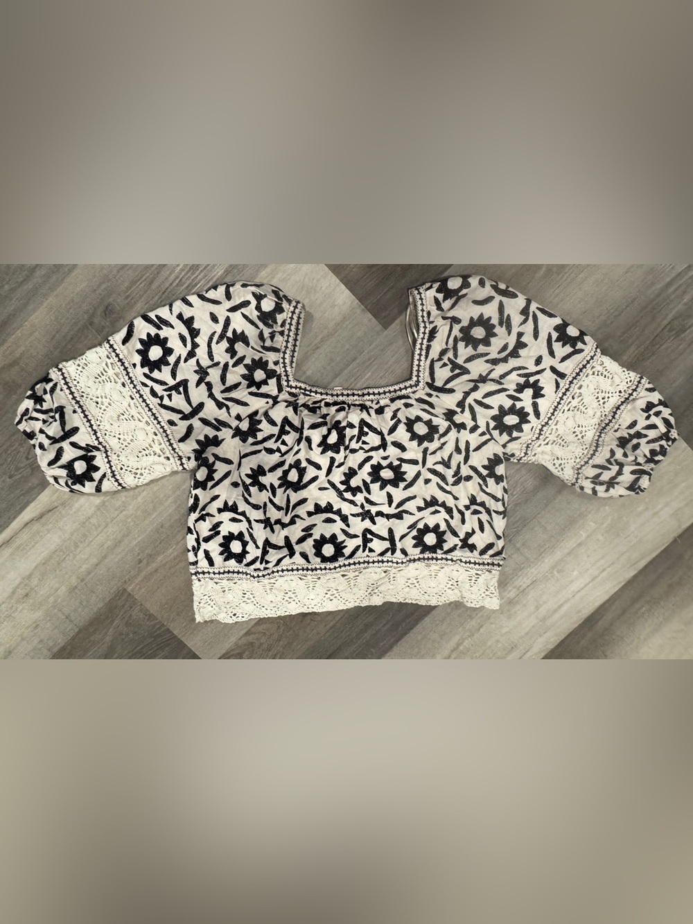 Boho Black & White Linen Blend Cropped Embroidered Peasant Top - Picture 5 of 10